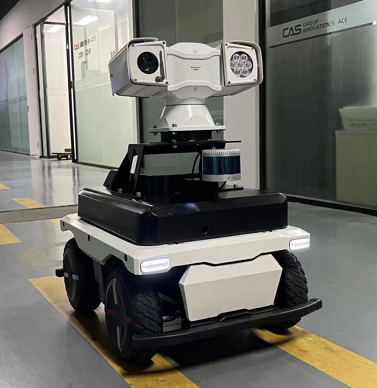 Elektryczna platforma UGV na 4 – Robot Chassis recenzja i cena